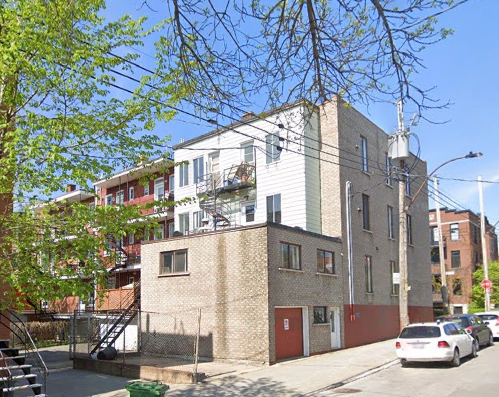 Multi-unit residential property before renovation, Montréal